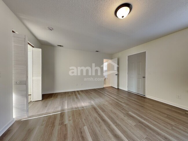 Foto del edificio - 300 Aspen Arbor