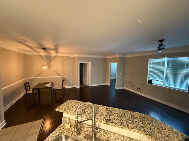 Foto del edificio - 1421 Cambridge Lakes Dr