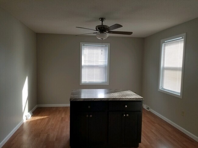 Photo - 16 West St Apartments