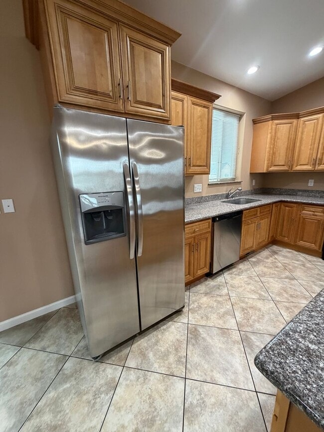 Foto del edificio - Beautiful Home In Quiet Neighborhood! Landscaping Included!