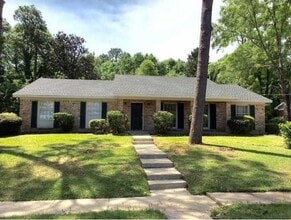Building Photo - 6225 Parkwood Dr