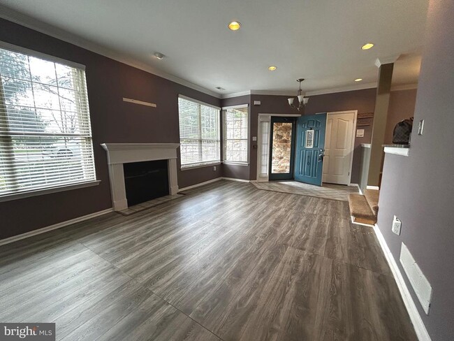 Building Photo - 1410 Stratford Ct