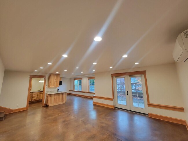 Building Photo - D0362