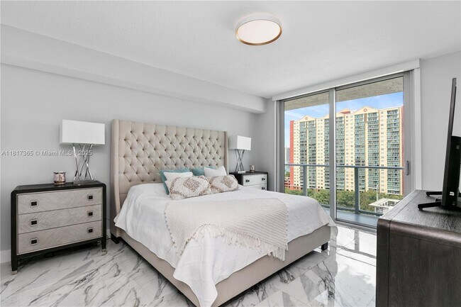 Foto del edificio - 330 Sunny Isles Blvd