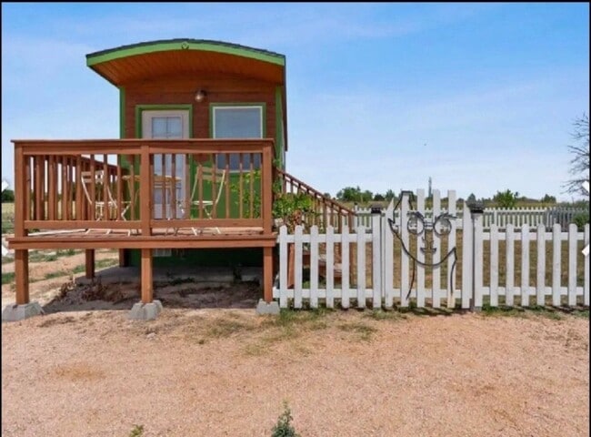 Building Photo - 685 Englehart