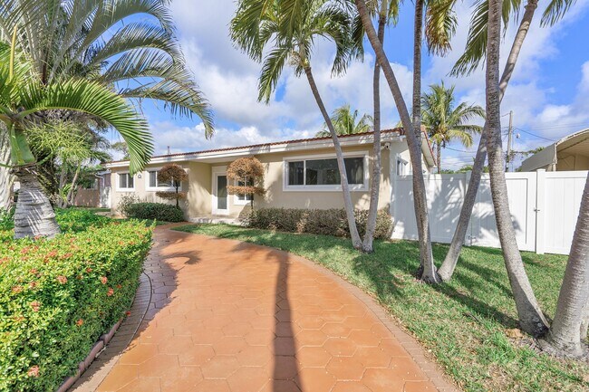 Foto del edificio - 2475 NE 214th St
