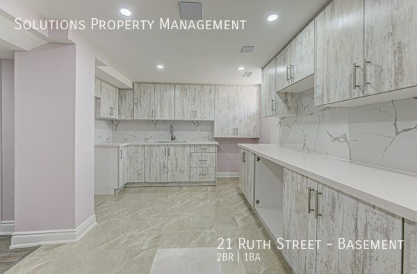 Photo du bâtiment - ? Spacious & Updated 2-Bedroom Basement Apartment ?