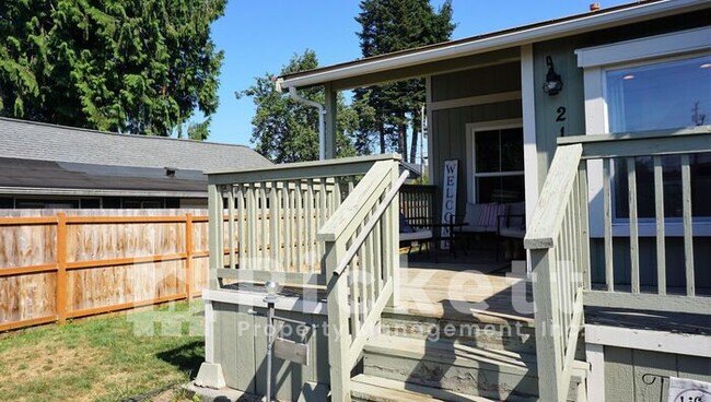 Building Photo - Cute remodeled bungalow Near PSNS
