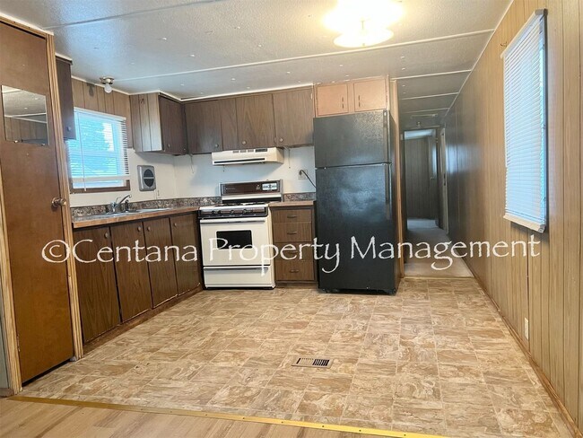 Building Photo - 2 bedroom mobile home near McDonald's!