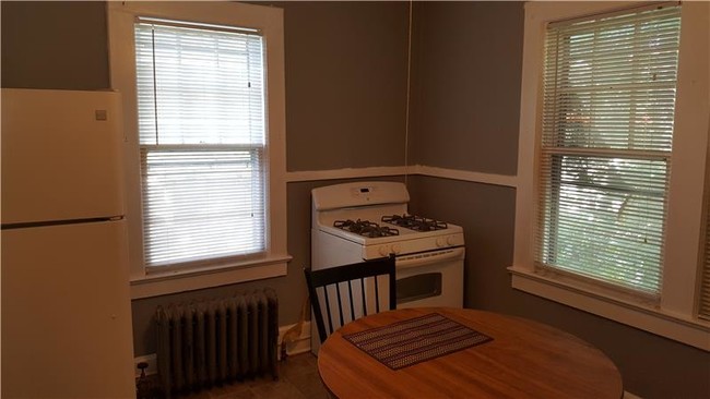 Building Photo - 264 Pompton Ave
