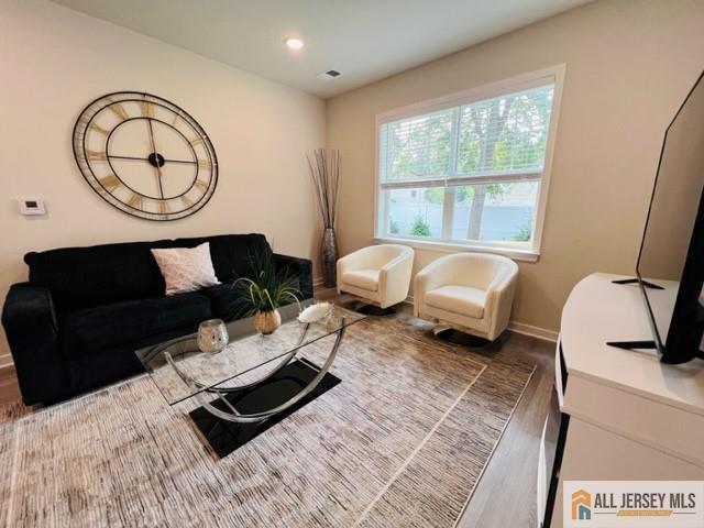 Building Photo - 463 Old Post Rd