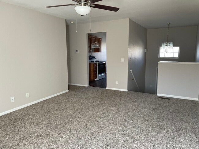 Foto del edificio - Beautiful Town Home in Park Hill School Di...