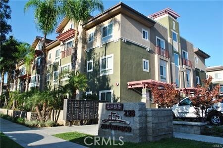 Foto del edificio - 228 S Olive Ave
