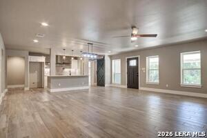 Foto del edificio - 700 Firefly Dr