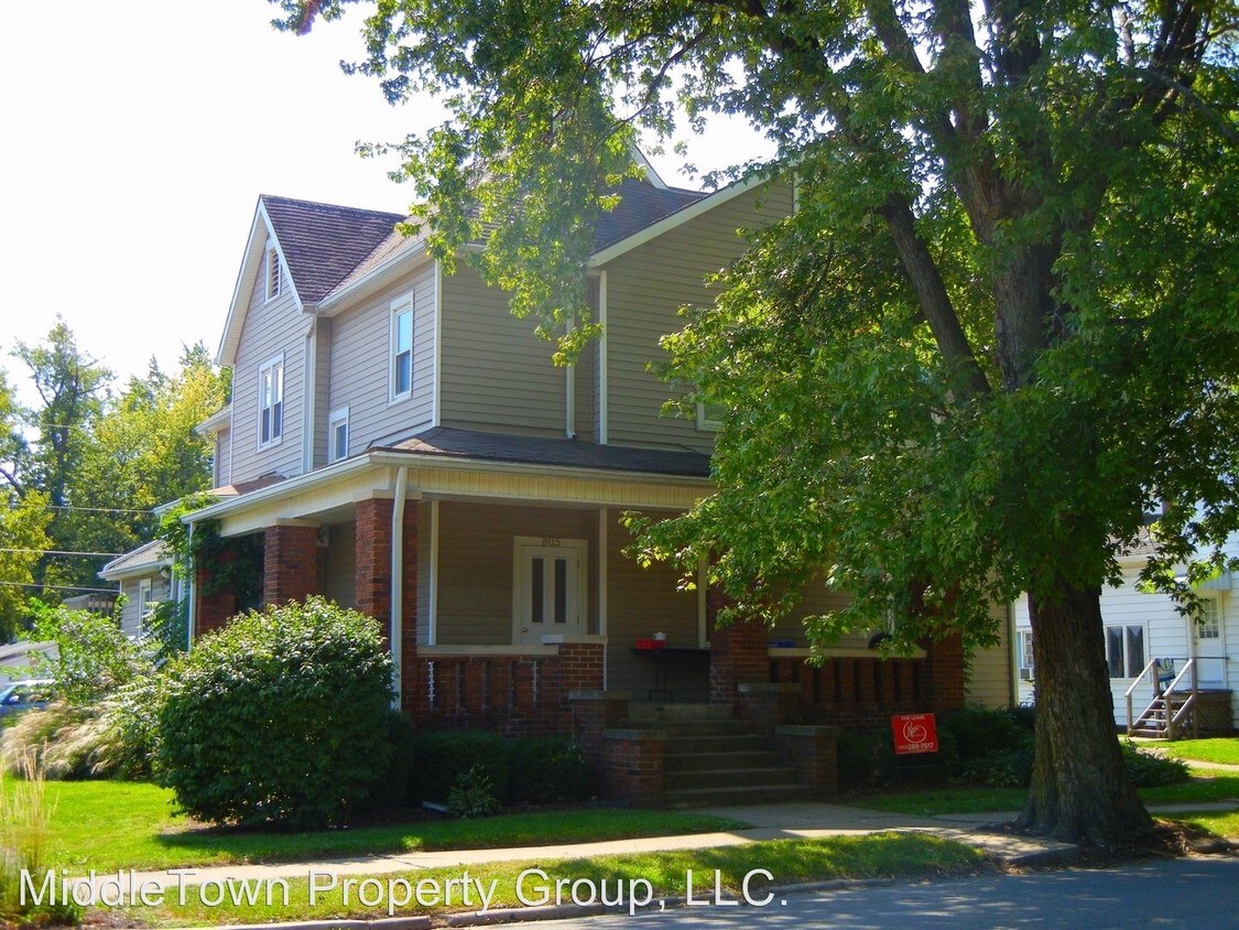 Primary Photo - 805 W University Ave