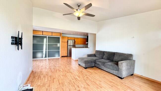 Foto del edificio - 2 BED/2 BATH/2 PRKG + Washer/Dryer INSIDE ...