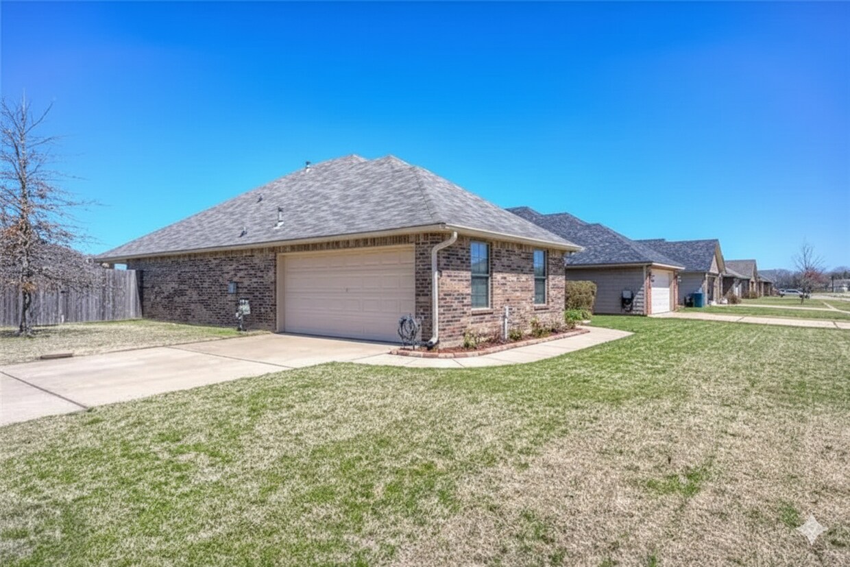Foto principal - 3834 Pickering Pass Dr