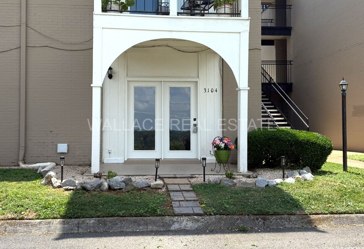 Foto principal - BEAUTIFUL, UPDATED 2 BEDROOM CONDO IN CHER...