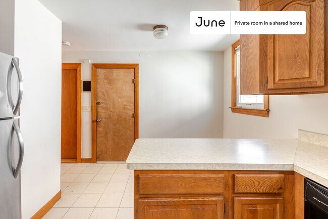 Foto del edificio - Room in Shared 5 bed/1 bath home in Mission Hill