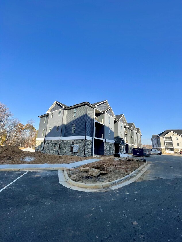 318 English Commons Dr Unit 306, Lynchburg, VA 24501 Room for Rent in