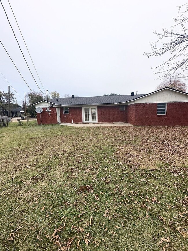 Building Photo - 3012 Gaines St