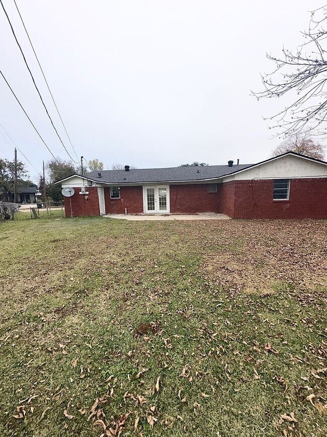 Foto del edificio - 3012 Gaines St