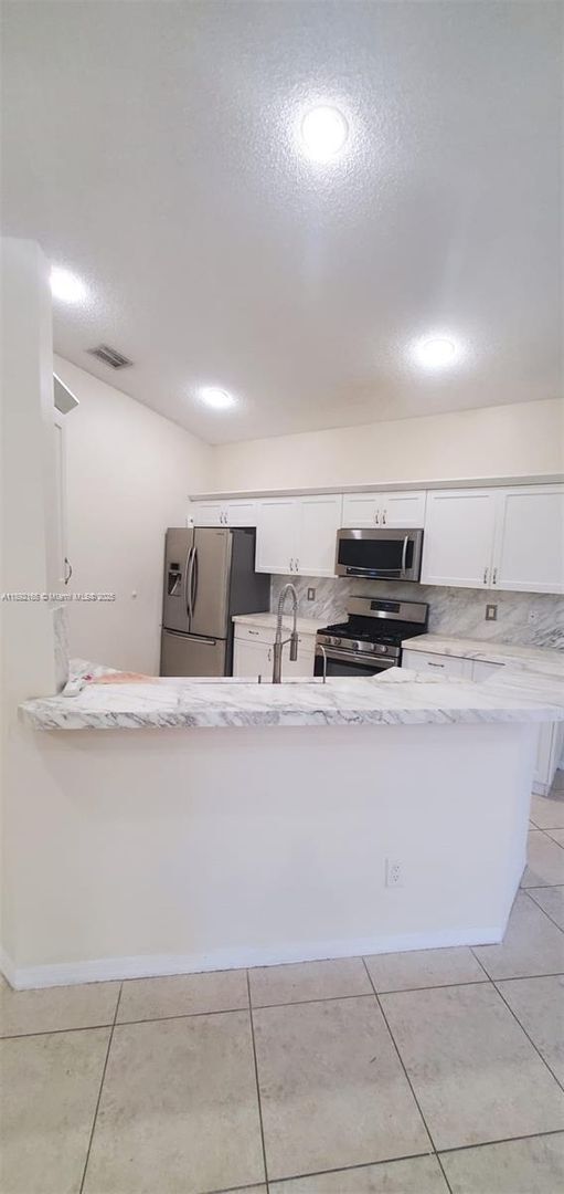 Foto del edificio - 6644 SW 194th Ave