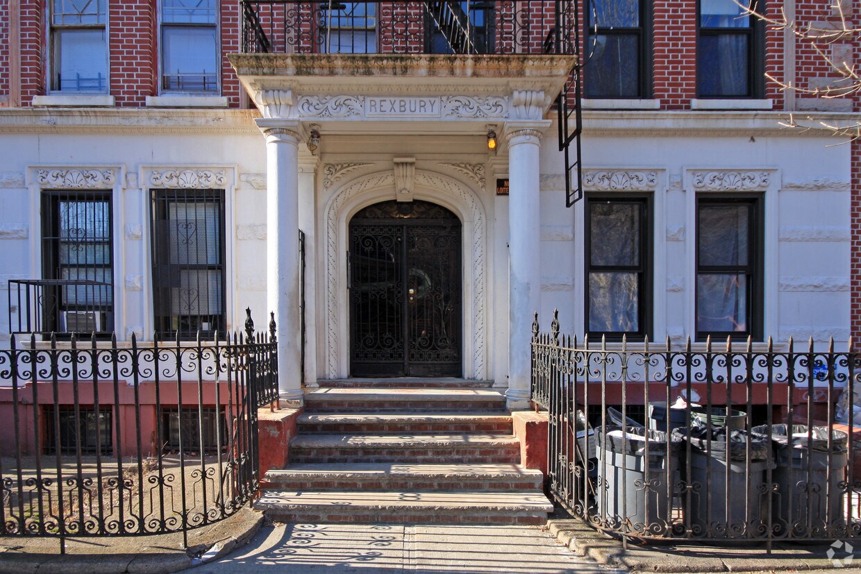 Building Photo - 988 Bergen St
