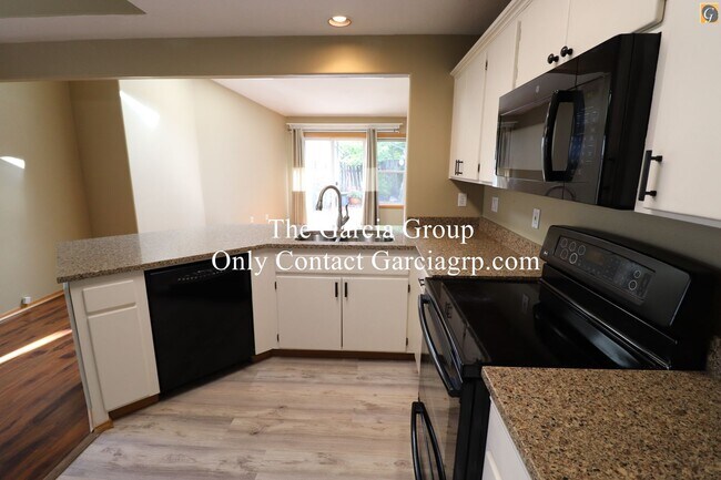 Building Photo - Single Story Tualatin Home with Private Pa...
