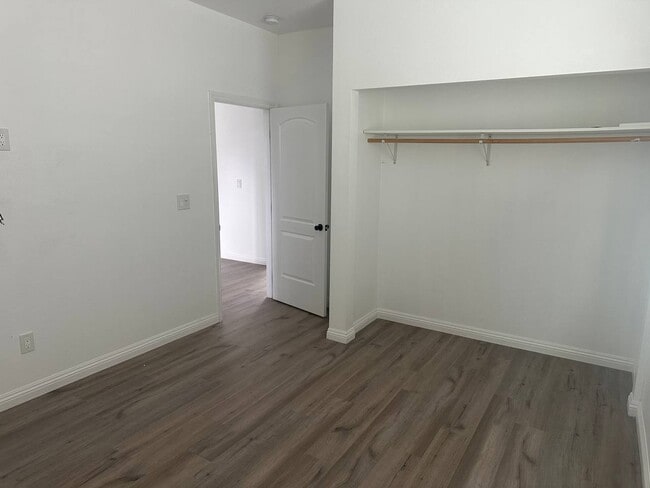 Building Photo - 15122 Burbank Blvd