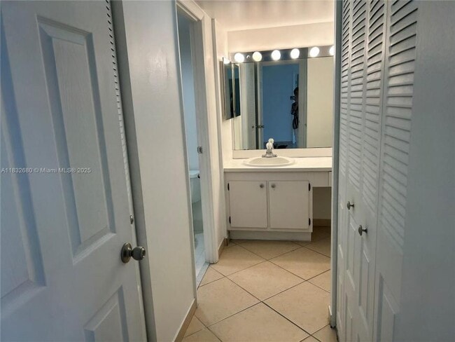 Building Photo - 2 bedroom in Aventura FL 33180