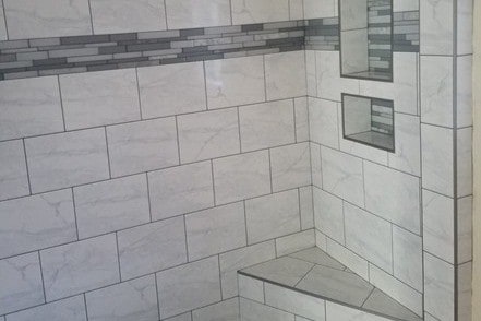 Marbled Shower with Seat - 11946 Dorothy St