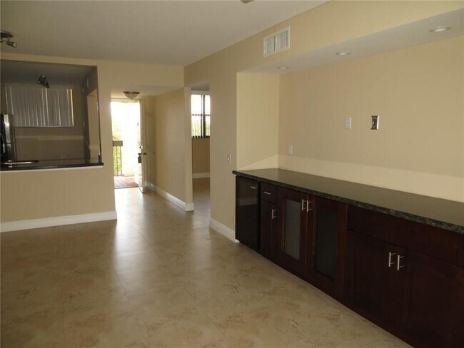 Foto del edificio - 110 Lake Emerald Dr