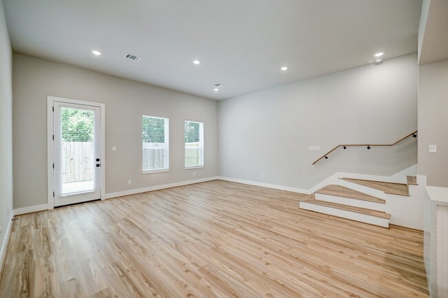 Building Photo - 5816 Francis Oak Ln