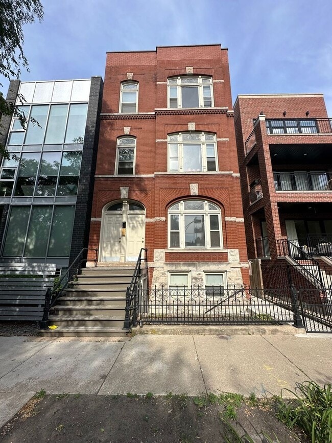 Building Photo - 1013 N Winchester Ave