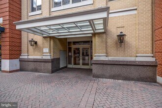 Building Photo - 1220 N Fillmore St