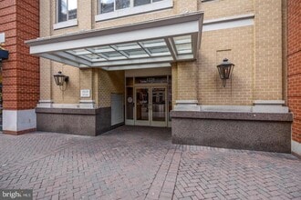 Building Photo - 1220 N Fillmore St