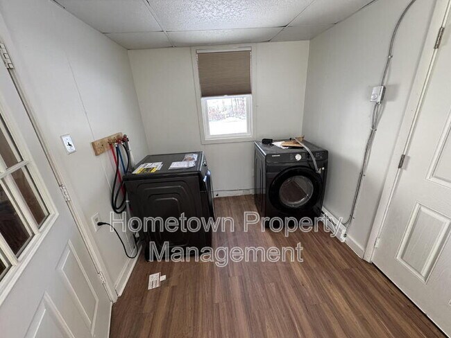 Building Photo - 8858 PA-25