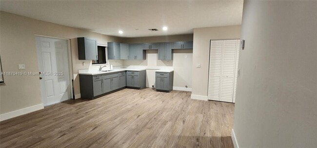 Building Photo - 6121 SW 39th St