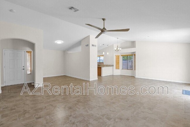 Foto del edificio - 4891 S Rosemary Dr