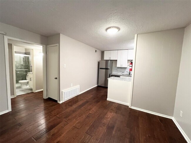 Building Photo - 3316 N MacGregor Way
