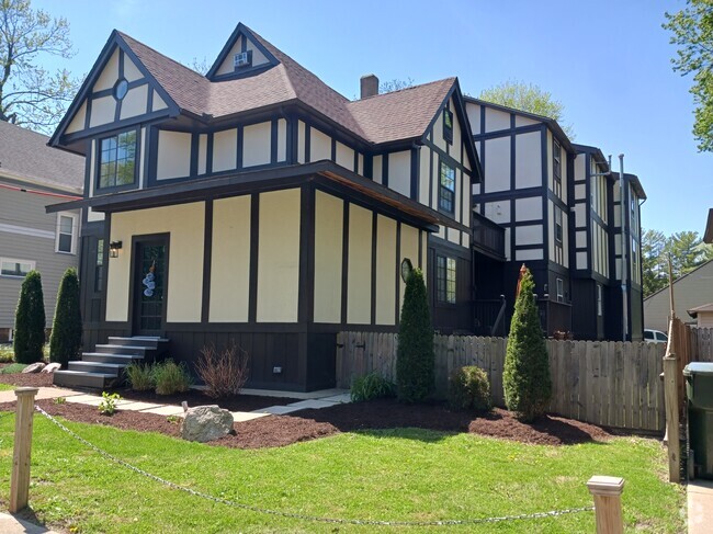 Building Photo - Castle Property Management