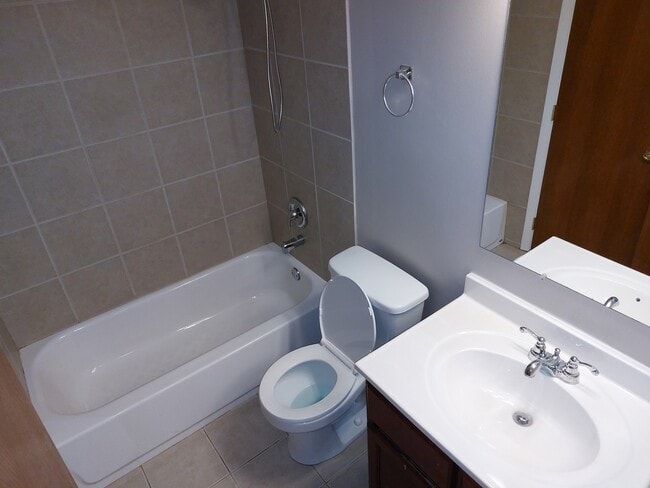 Building Photo - 683 Rosner Dr