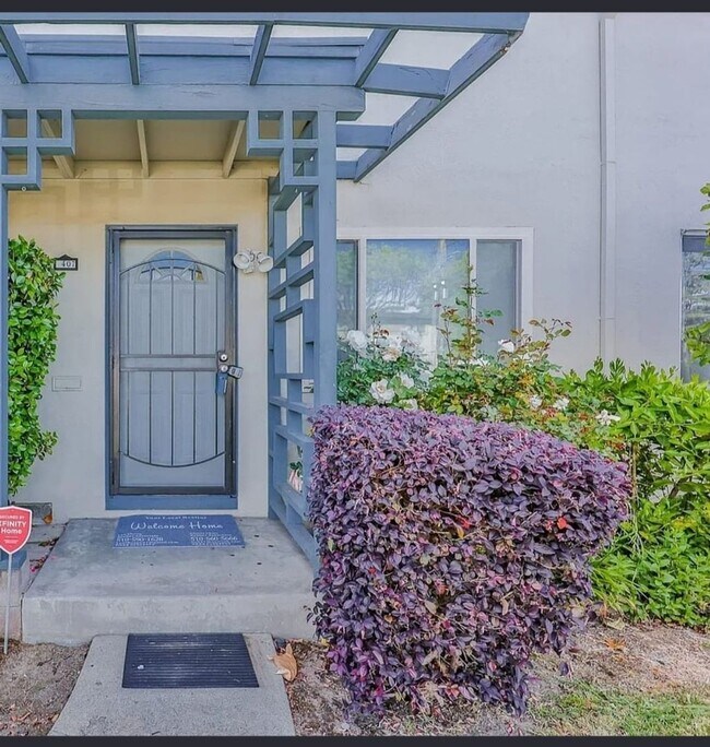 Foto del edificio - 407 Craven Ct