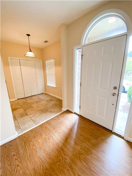 Building Photo - 204 Foxbury Square