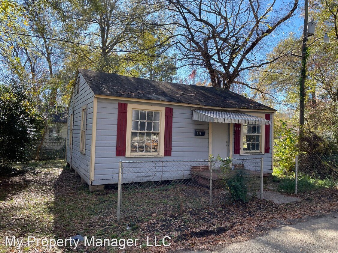 2 br, 1 bath House 411 W. 64th Street House Rental in Shreveport