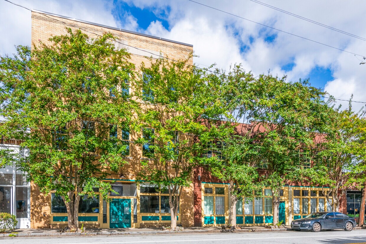 Peters Street Commons Apartments in Atlanta, GA