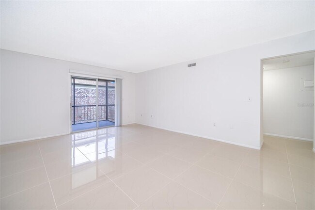 Foto del edificio - 5317 Curry Ford Rd