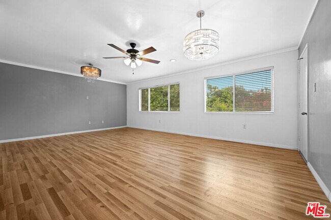 Foto del edificio - 12801 Moorpark St