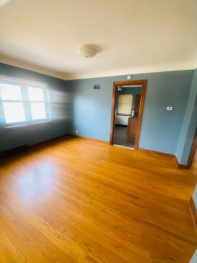Building Photo - 3br/1ba in St. John